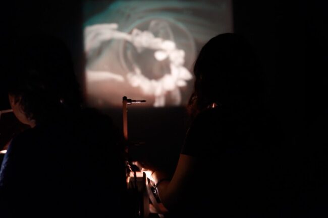 Laal Aasmaan, Hara Gulaab, Neeli Dharti